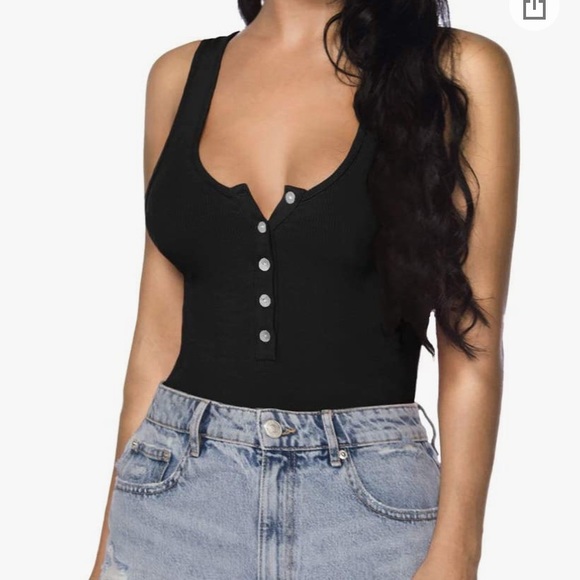 Scoop Neck Button Down Ribbed Tank Top - Picture 2 of 6